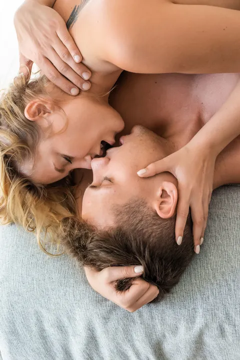 Woman Rides Him Cowgirl Style Until He Cums on Her Ass – photo 12 of 21
