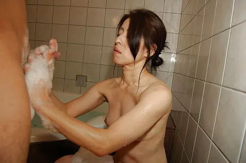 Nobuko Tachikawa: Asian MILF Gives a Handjob in the Bathroom – photo 10 of 16