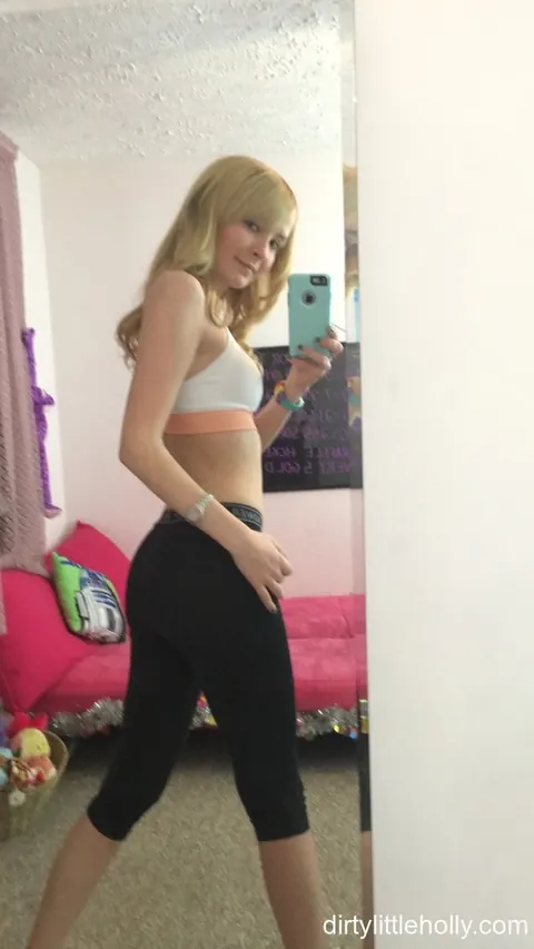 Holly Rydem: Slim Blonde Takes Mirror Selfies in Lingerie and a Bikini – photo 14 of 15