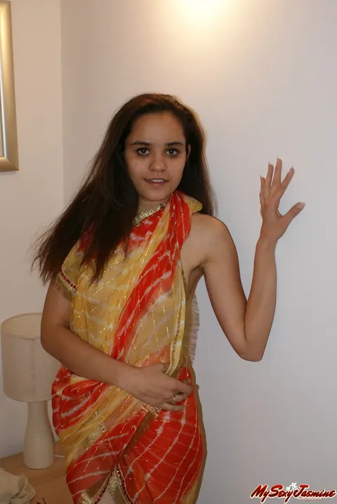 Indian Woman Unveils Her Natural Tits in the Bedroom – photo 2 of 11