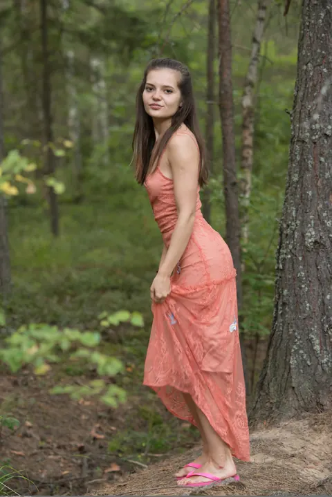 Slim Woman Spreads Her Shaved Pussy – photo 1 of 21