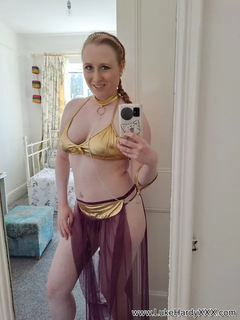 Satine Spark: British Blonde in Costume and Stockings Spreads for a Selfie – photo 9 of 9