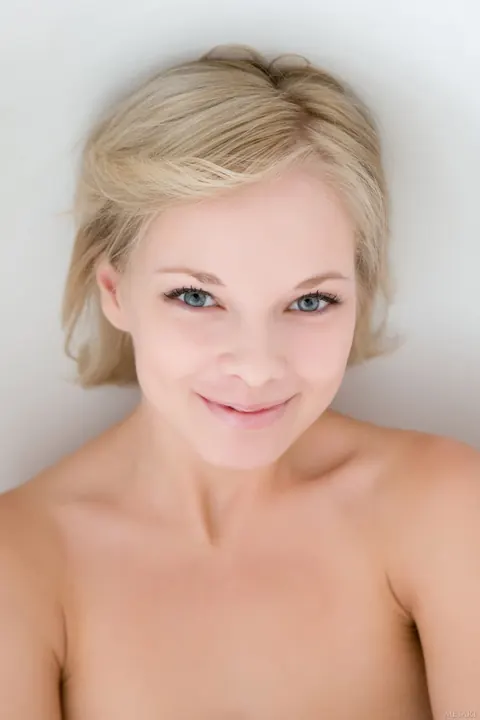 Feeona A: Russian Blonde Strips Off Her Thong and Spreads Her Shaved Pussy – photo 16 of 20