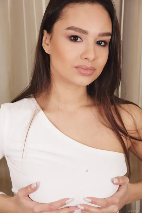 Astrid Herrara: Brunette Undresses, Lies Back, and Spreads Her Pussy Wide – photo 1 of 21