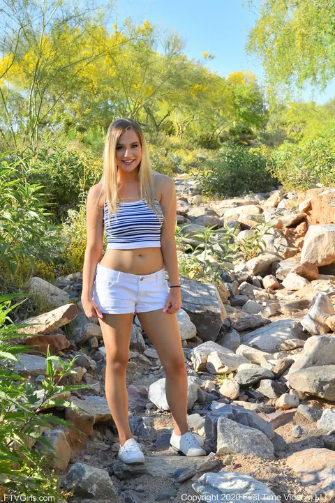 Blake Blossom: Thick Blonde Bares Her Big Tits Outdoors in Shorts – photo 5 of 20