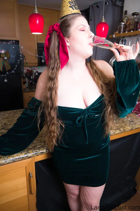 Lana Del Lust: BBW with Big Natural Tits Spreads Her Pussy Wide – photo 9 of 15