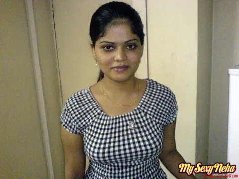 Curvy Indian Woman Frees Her Breasts from a White Bra – photo 1 of 15