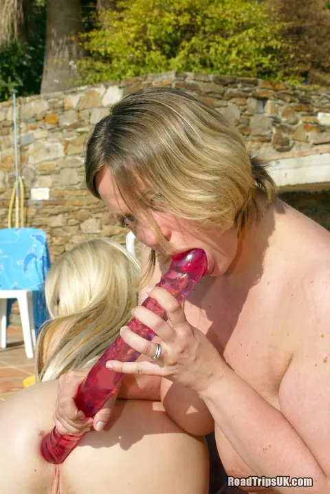 Alicia Rhodes: British MILFs Strip Bikinis for Lesbian Anal by the Pool – photo 17 of 21