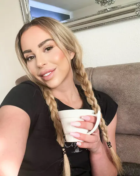 Thick Blonde Takes Nude Selfies Showing Her Big Ass – photo 13 of 16