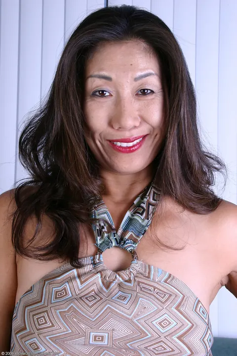 Thick Asian MILF Undresses and Spreads Her Trimmed Pussy – photo 1 of 20