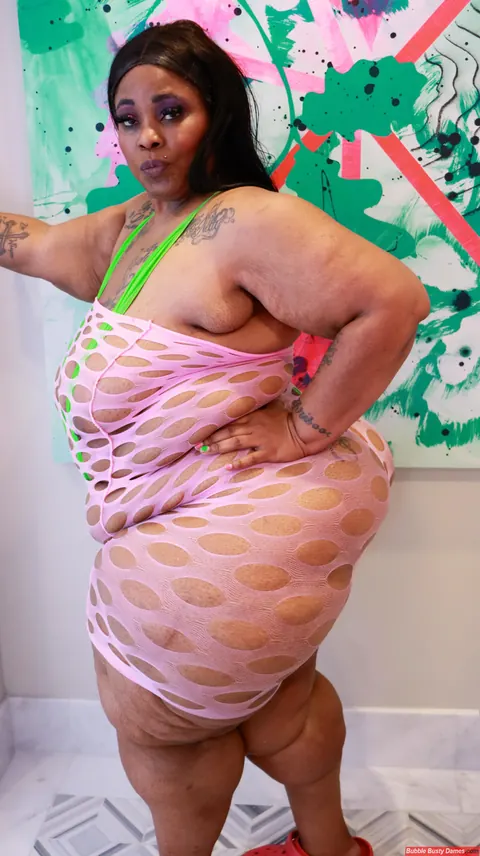 Mature Ebony BBW Undresses to Show Her Massive Ass – photo 3 of 12
