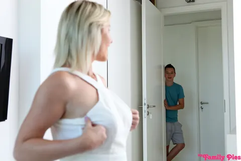 Zazie Skymm: Blonde PAWG Takes a Creampie After Sex – photo 2 of 16