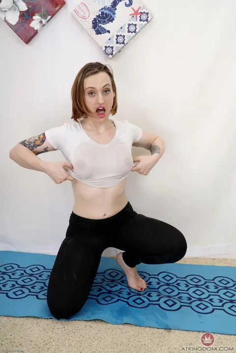 Lauren Laurent: Tall Thick Redhead Pulls Down Her Panties and Spreads Her Hairy Pussy – photo 6 of 21