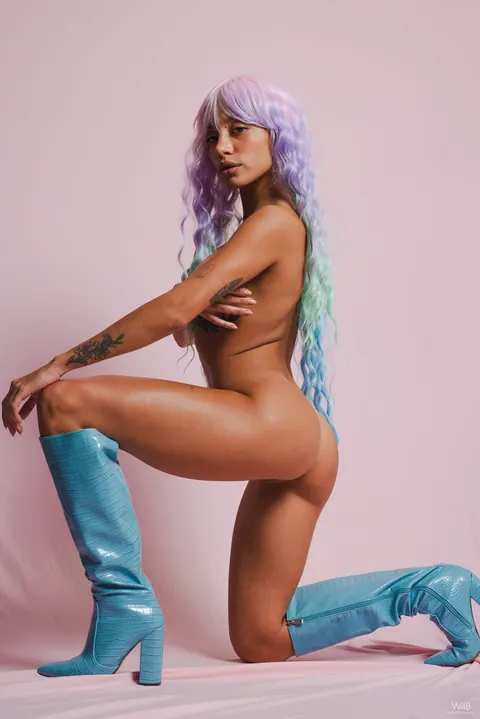 Camila Luna: Curly Latina Masturbates with Glass Dildo in Boots – photo 11 of 21