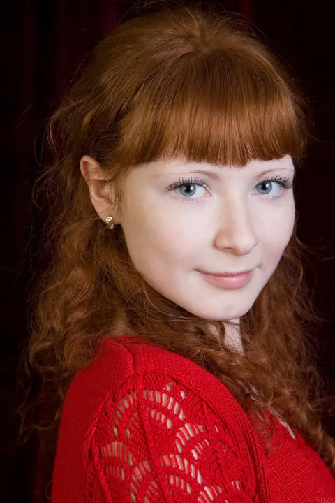Thick Redhead Amateur Spreads Her Hairy Pussy – photo 7 of 21