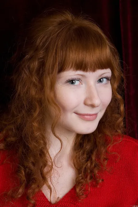 Thick Redhead Amateur Spreads Her Hairy Pussy – photo 8 of 21