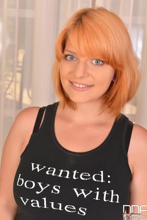 Lola Fauve: Czech Redhead Spreads Her Shaved Pussy Wide – photo 1 of 20