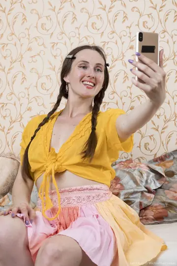 Ley Ozzy – Brunette MILF in Pigtails Takes Selfie Then Spreads Her Hairy Pussy