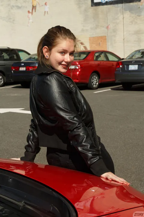 Fawn Richfield: Curvy Brunette Poses Naked in Boots Inside a Car – photo 2 of 12