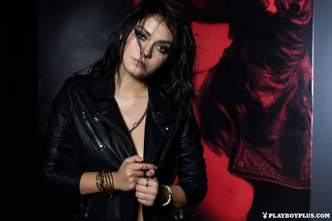 Alexandra Tyler: Tall Brunette Models a Leather Jacket and Spreads Her Pussy – photo 4 of 16