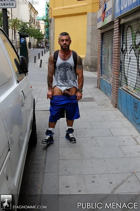 Guy Masturbates and Fingers His Ass Outdoors – photo 6 of 16