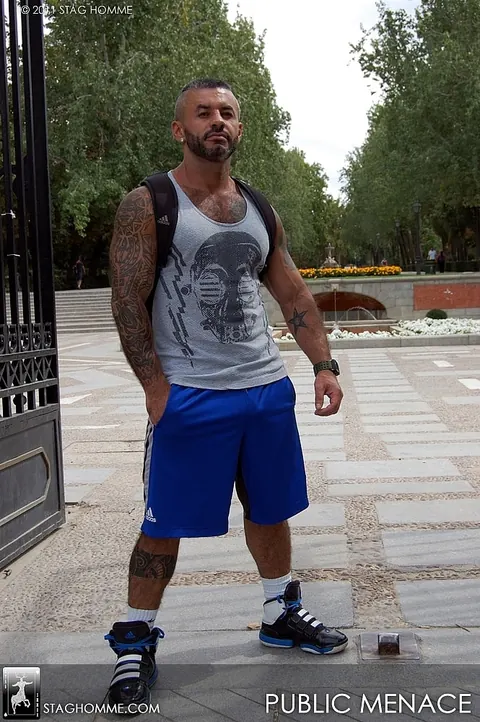 Guy Masturbates and Fingers His Ass Outdoors – photo 4 of 16