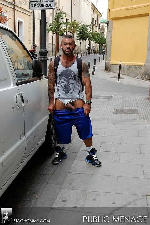 Guy Masturbates and Fingers His Ass Outdoors – photo 8 of 16
