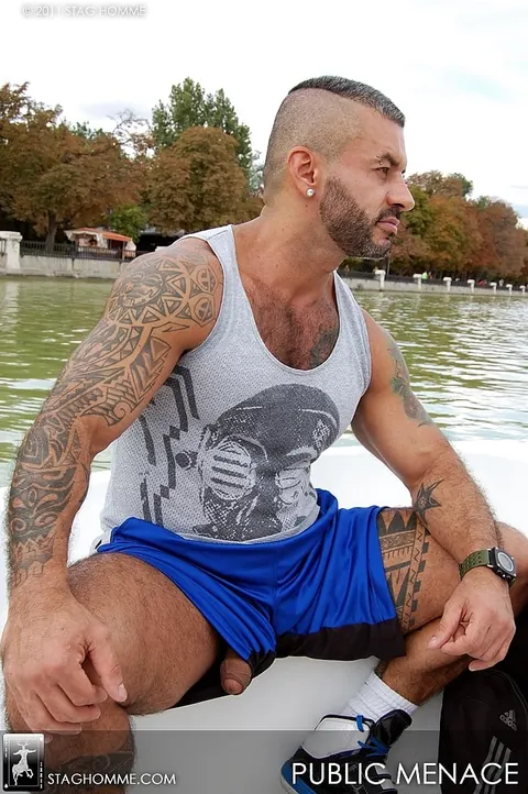 Guy Masturbates and Fingers His Ass Outdoors – photo 2 of 16
