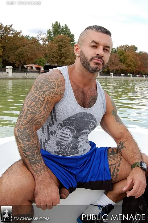 Guy Masturbates and Fingers His Ass Outdoors – photo 3 of 16