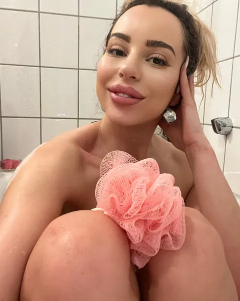 Blonde PAWG Flaunts Her Round Ass in the Bathroom Mirror – photo 5 of 11