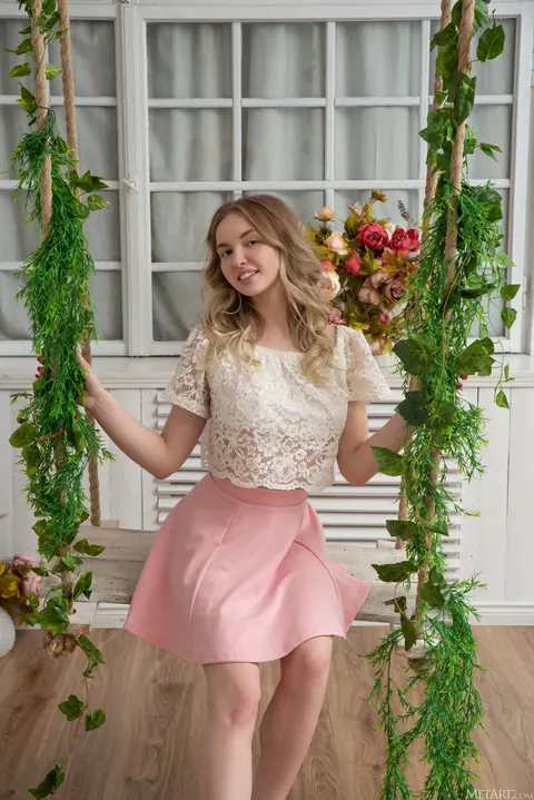 Sophie Gem: Blonde Beauty Poses in Glamour Style Showing Her Figure – photo 2 of 21