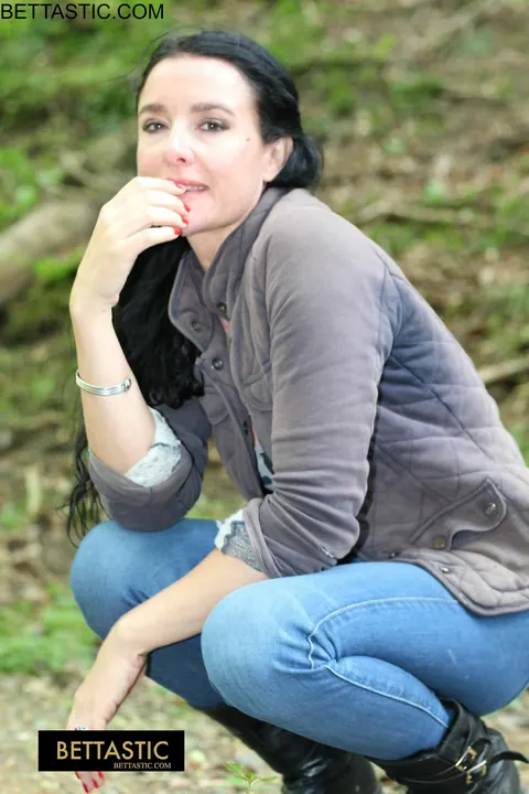 Brunette Poses Outdoors in Jeans and Turns Around – photo 11 of 15