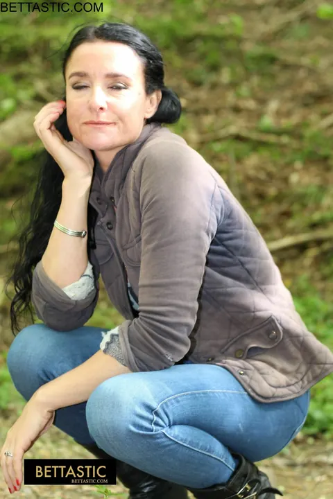 Brunette Poses Outdoors in Jeans and Turns Around – photo 9 of 15