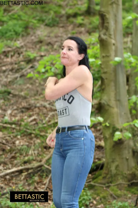 Brunette Poses Outdoors in Jeans and Turns Around – photo 5 of 15