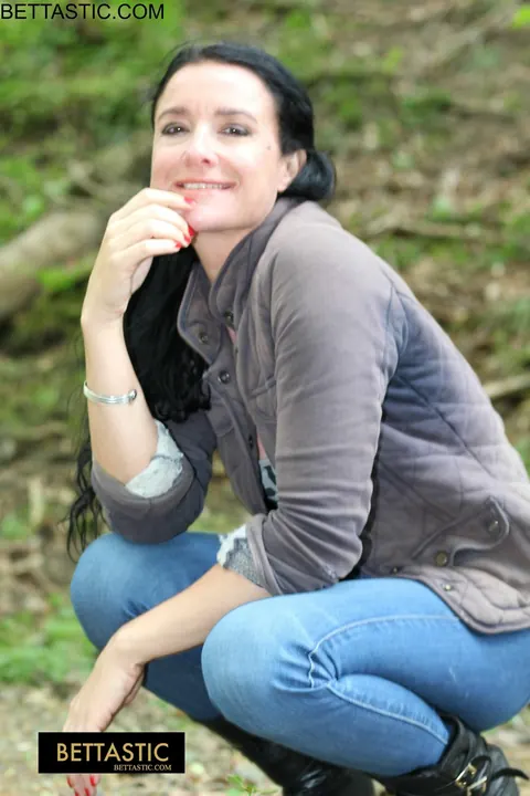 Brunette Poses Outdoors in Jeans and Turns Around – photo 13 of 15