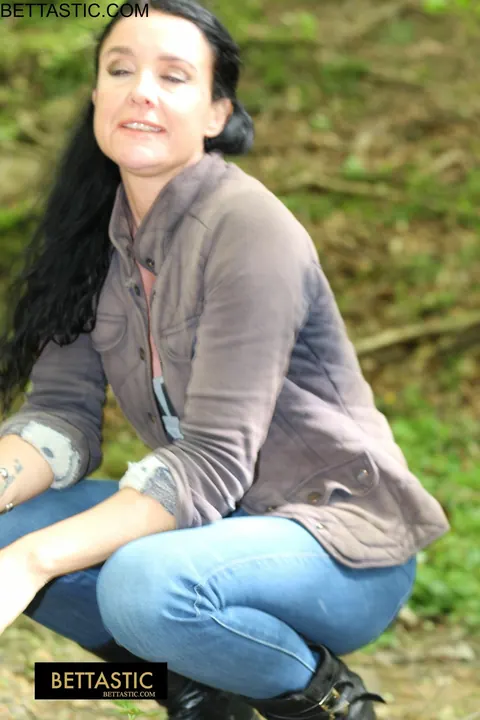 Brunette Poses Outdoors in Jeans and Turns Around – photo 7 of 15