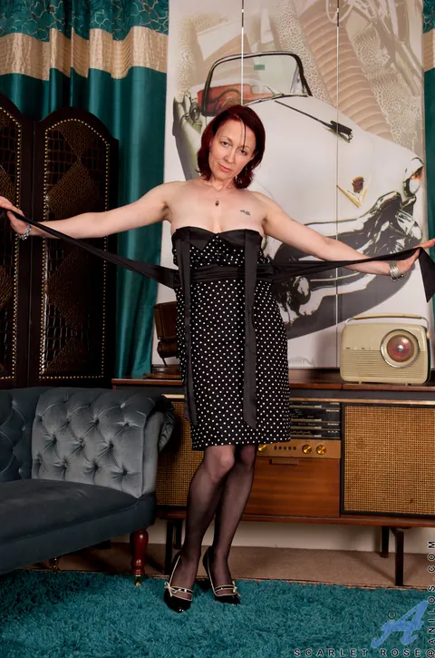 Scarlet Rose: British Redhead MILF Strips Out of Her Skirt and Spreads – photo 6 of 21
