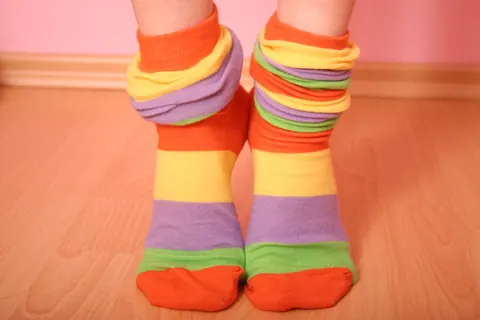 Busty Amateur Strips Naked and Removes Her Socks – photo 12 of 16