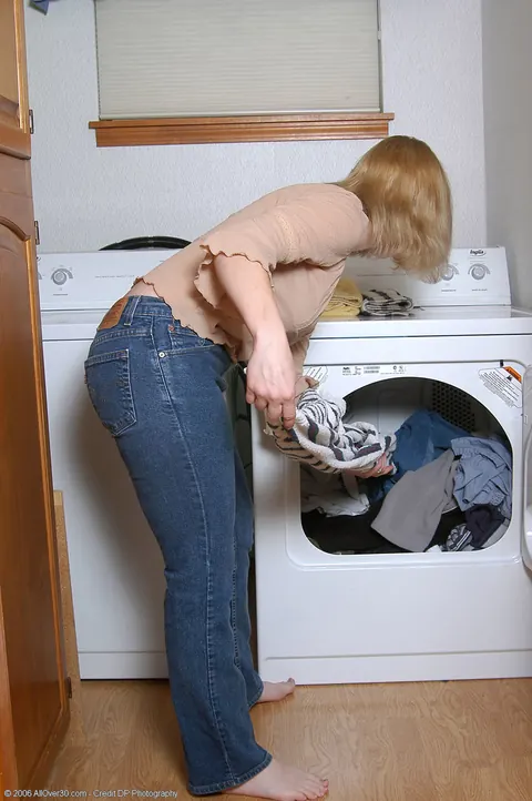 Pale Redhead MILF Strips Out of Her Jeans and Spreads Her Pussy – photo 1 of 20