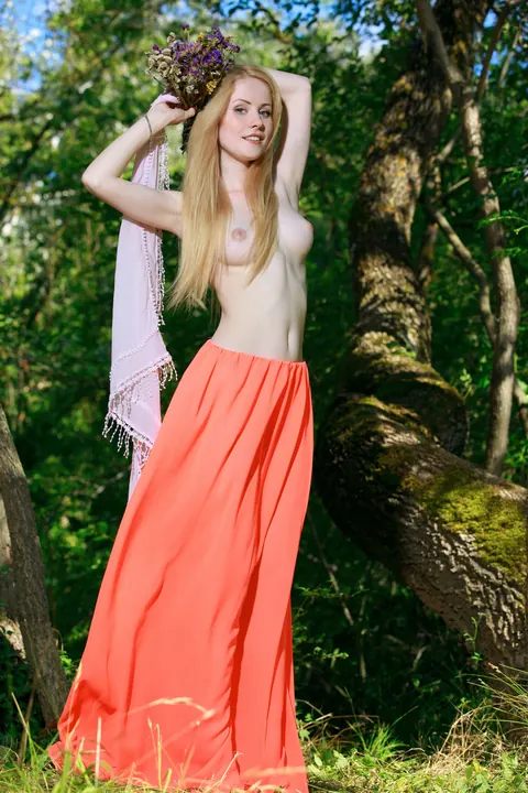 Fay Love: Ukrainian Blonde Undresses and Poses Nude for Glamour Set – photo 2 of 21