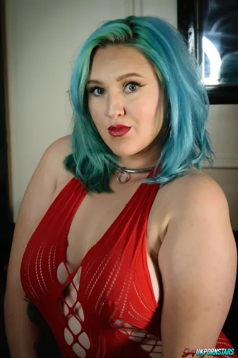 British MILF with Big Tits Poses in a Dress – photo 2 of 16