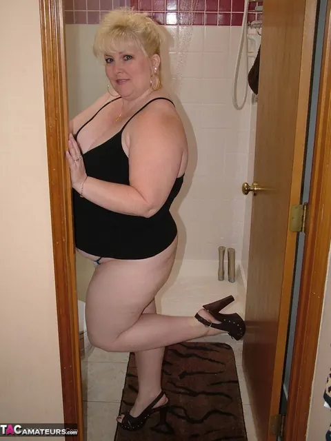 Taffy Spanx: Busty Blonde MILF Fingers Her Pussy in the Bathroom – photo 7 of 16