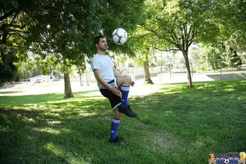 Kayla Synz – Busty Short-Haired MILF Fucks a Soccer Player Outdoors