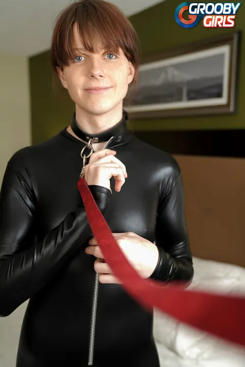 Trans Woman Strips Nude in High Heels – photo 6 of 16