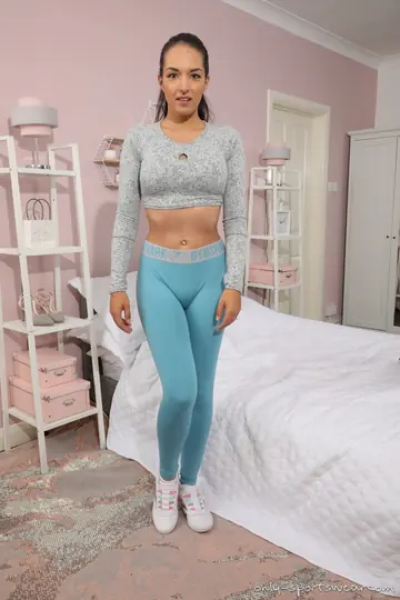 European PAWG Unveils Big Tits from Yoga Pants at the Gym
