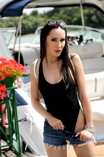 Lilu Moon – Brunette Czech Takes Anal and Gives a Footjob on a Boat