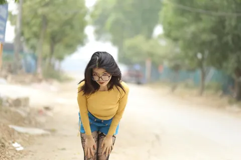 Asian Woman in Pantyhose and Glasses Teases Outdoors – photo 19 of 21