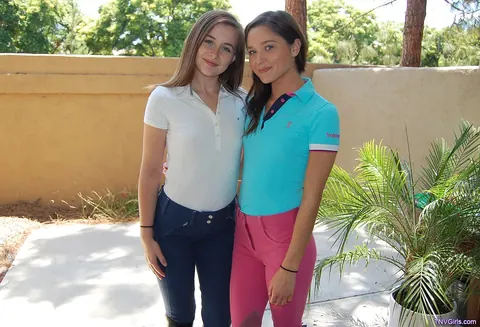 Danni Rivers & Zoe Bloom: Petite Brunette Lesbians Lick Pussy Outdoors – photo 3 of 11