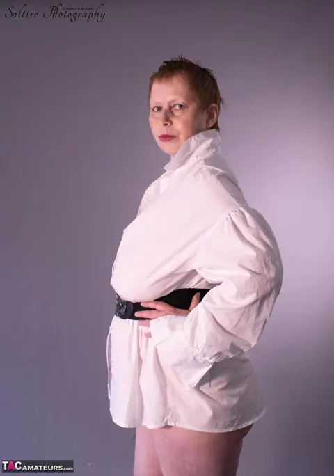Posh Sophia: Mature British BBW in a Skirt and Leather Boots Strips and Spreads – photo 2 of 16