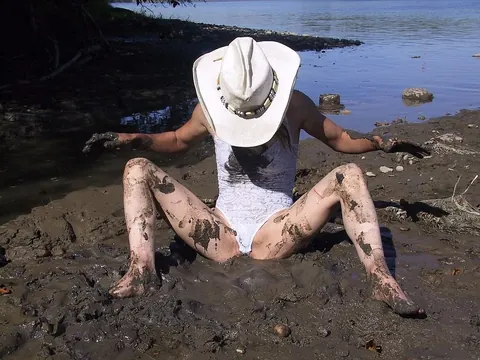 Woman in a Bodysuit and Glasses Spreads Her Pussy in Mud – photo 21 of 21